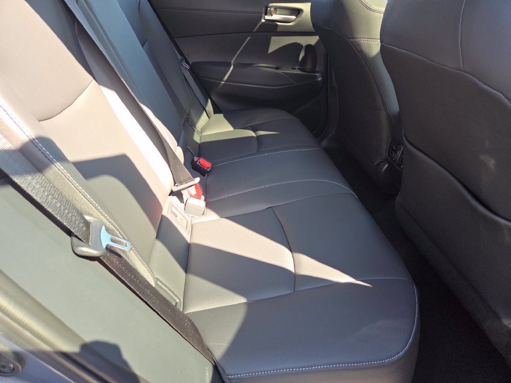Used 2023 Toyota Corolla Cross XLE w/ Convenience Package FWD image 30