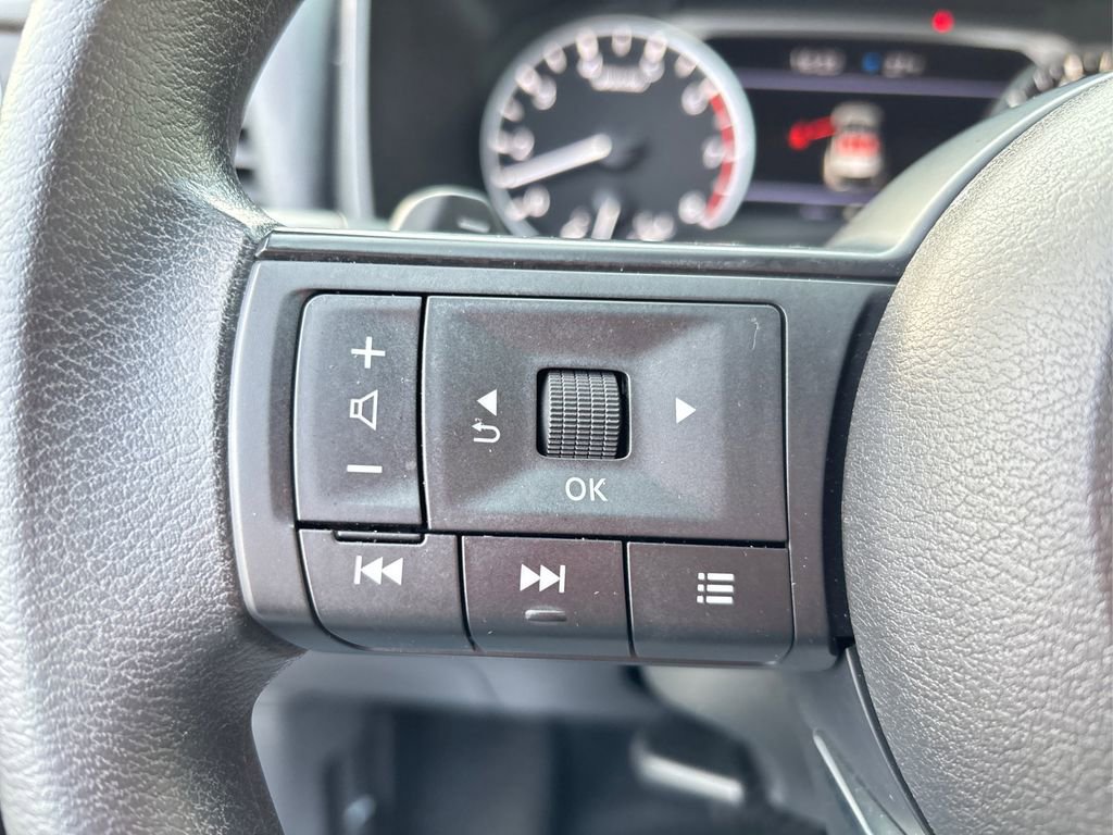 Used 2023 Nissan Rogue S image 33