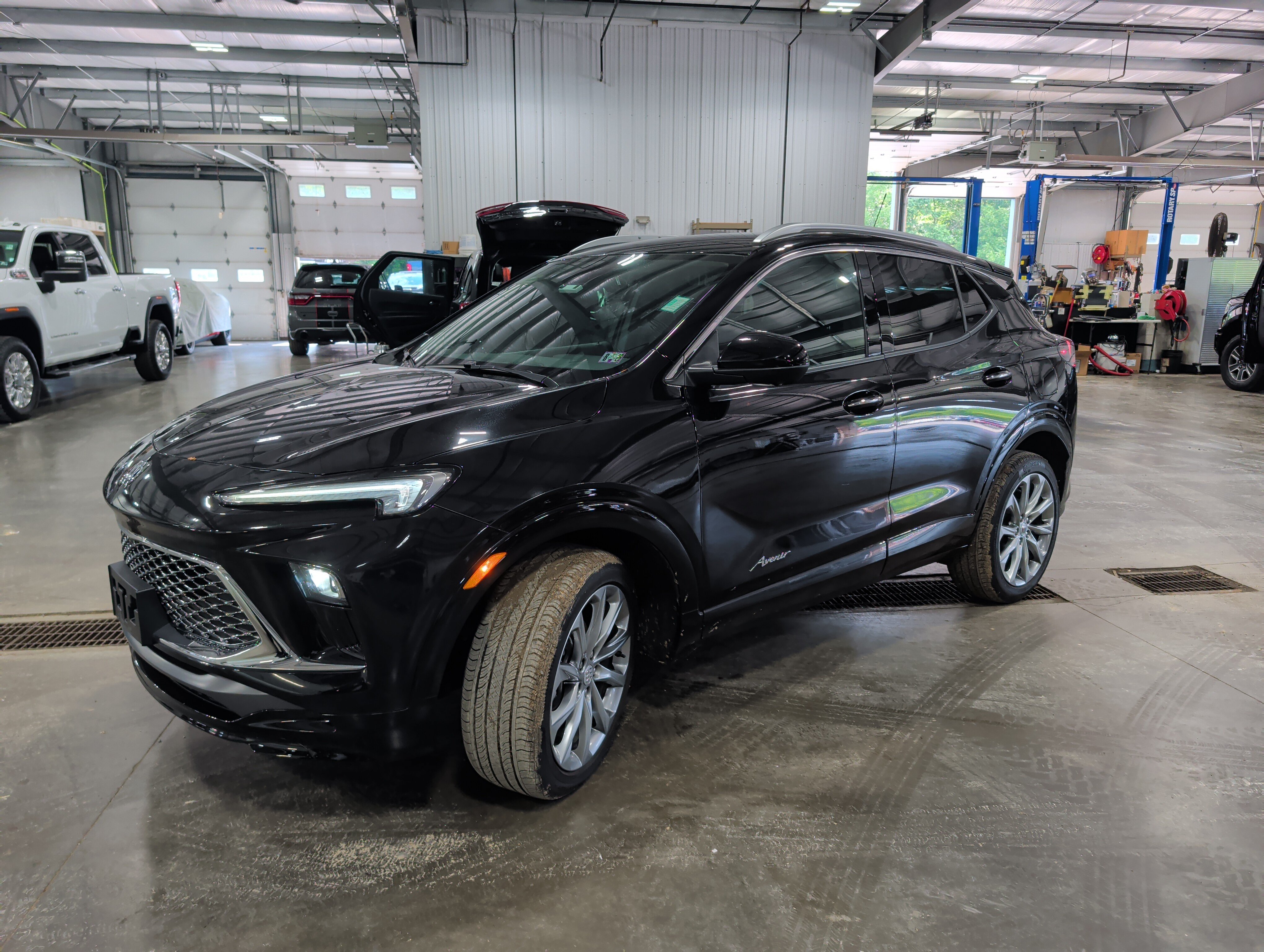 Used 2025 Buick Encore GX Avenir w/ Avenir Technology Package AWD/4WD image 6