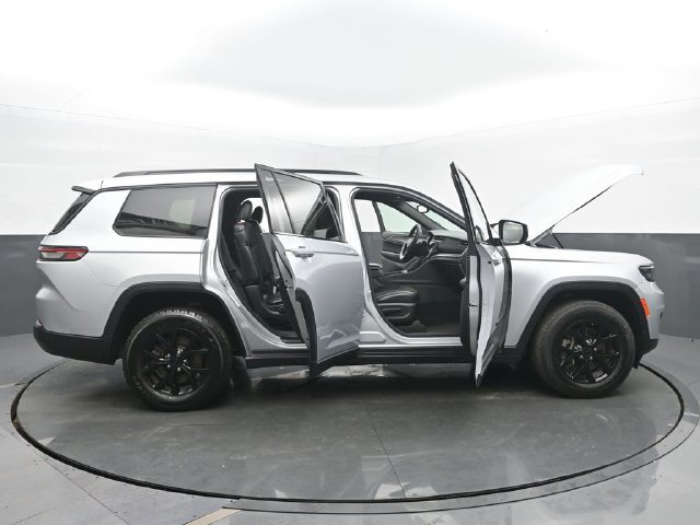 Used 2024 Jeep Grand Cherokee L Laredo AWD/4WD image 59