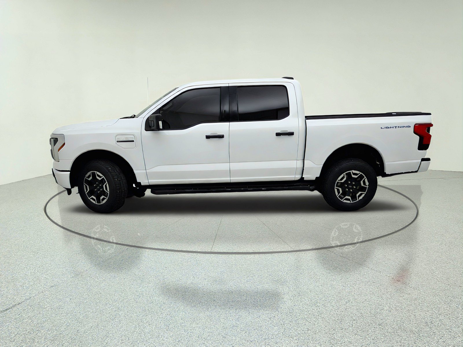 Used 2023 Ford F150 Lightning XLT AWD/4WD image 14