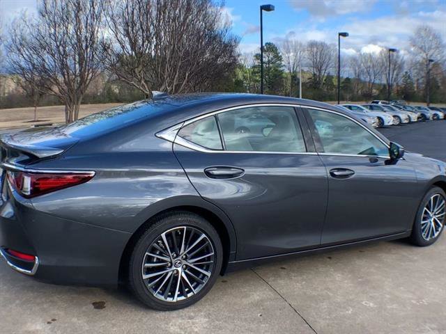 Certified 2025 Lexus ES 300h w/ Premium Package image 8