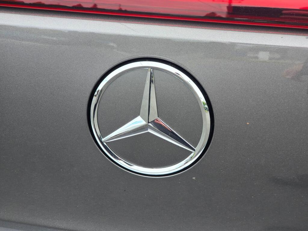Used 2023 Mercedes-Benz EQB 300 4MATIC w/ Driver Assistance Package image 31