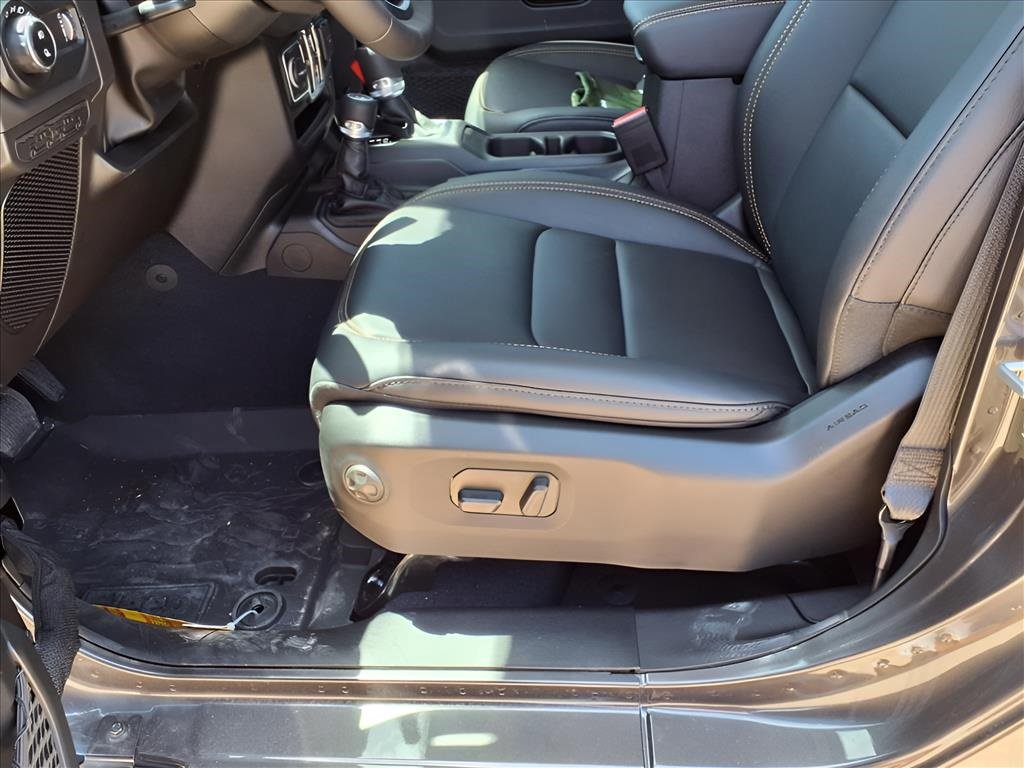 New 2025 Jeep Gladiator Sport w/ Premium Package image 19