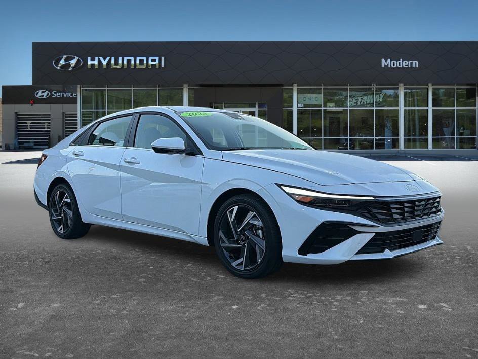 Certified 2025 Hyundai Elantra SEL image 2