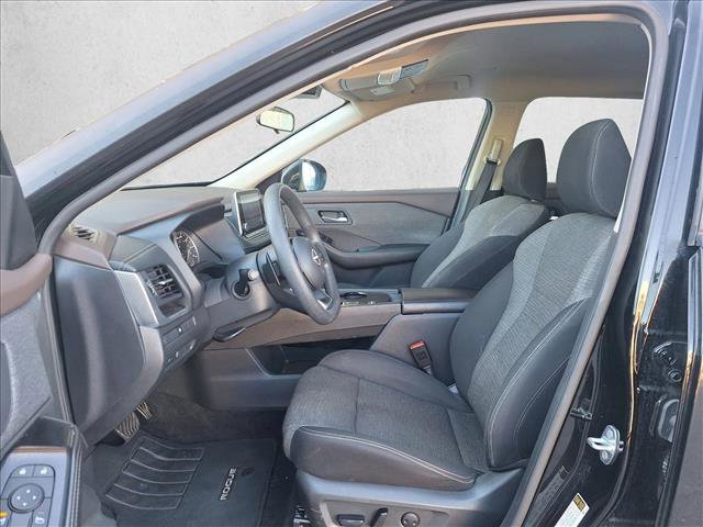 Used 2023 Nissan Rogue SV image 10