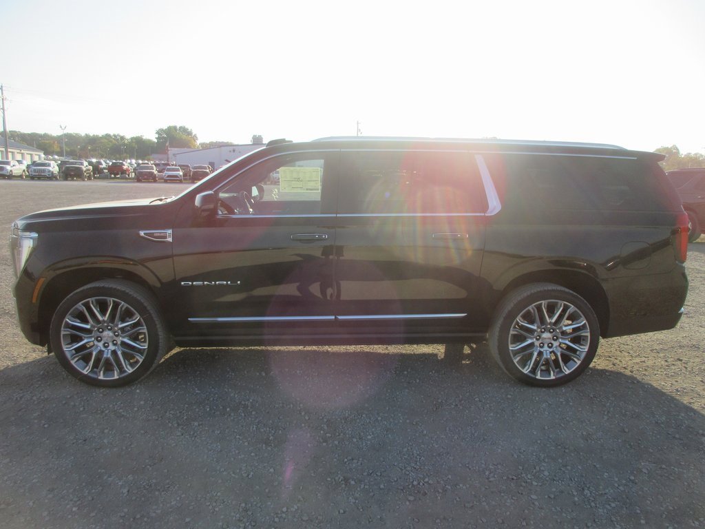 New 2026 GMC Yukon XL Denali w/ Denali Reserve Package image 8