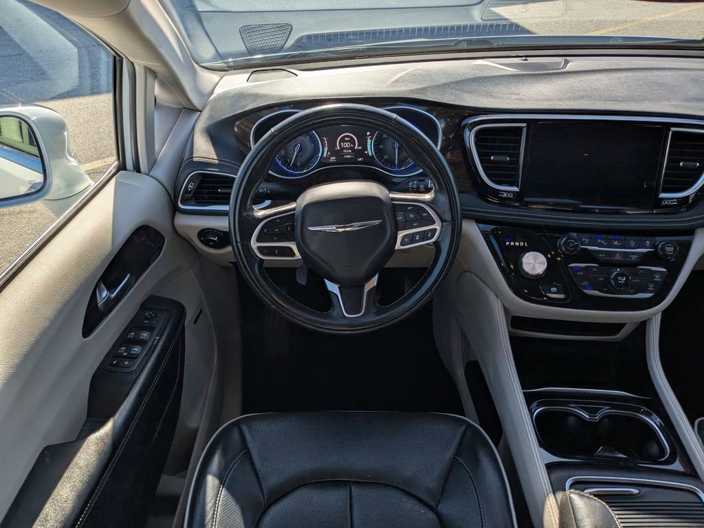 Used 2022 Chrysler Pacifica Limited FWD image 14