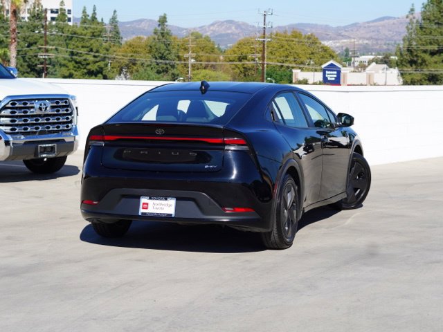 Used 2025 Toyota Prius LE FWD image 8