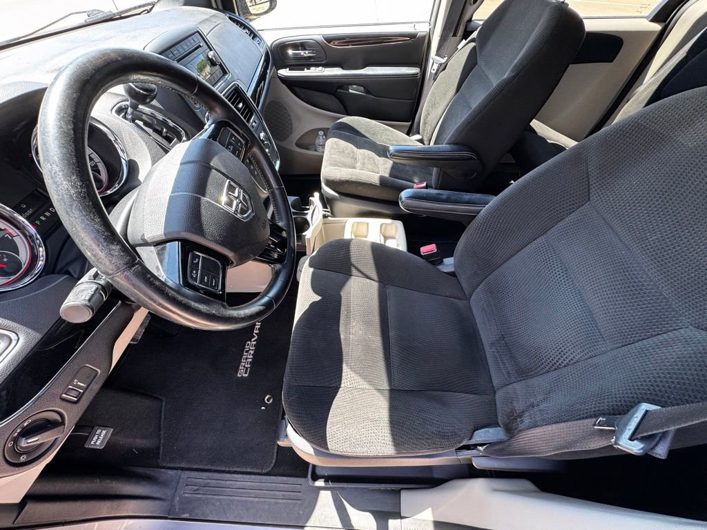 Used 2016 Dodge Grand Caravan SE FWD image 8