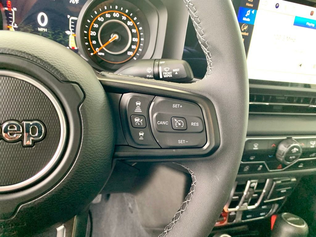 Used 2025 Jeep Gladiator Mojave AWD/4WD image 33