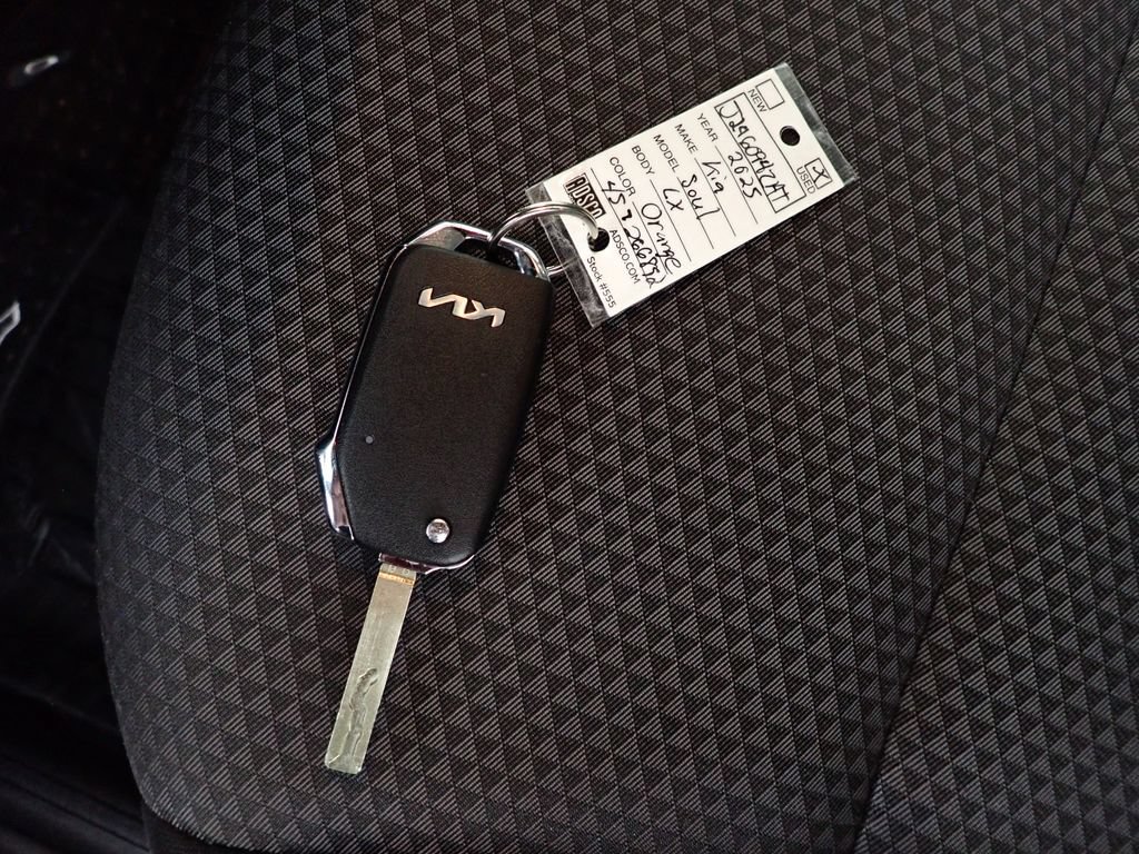 Used 2025 Kia Soul LX FWD image 40