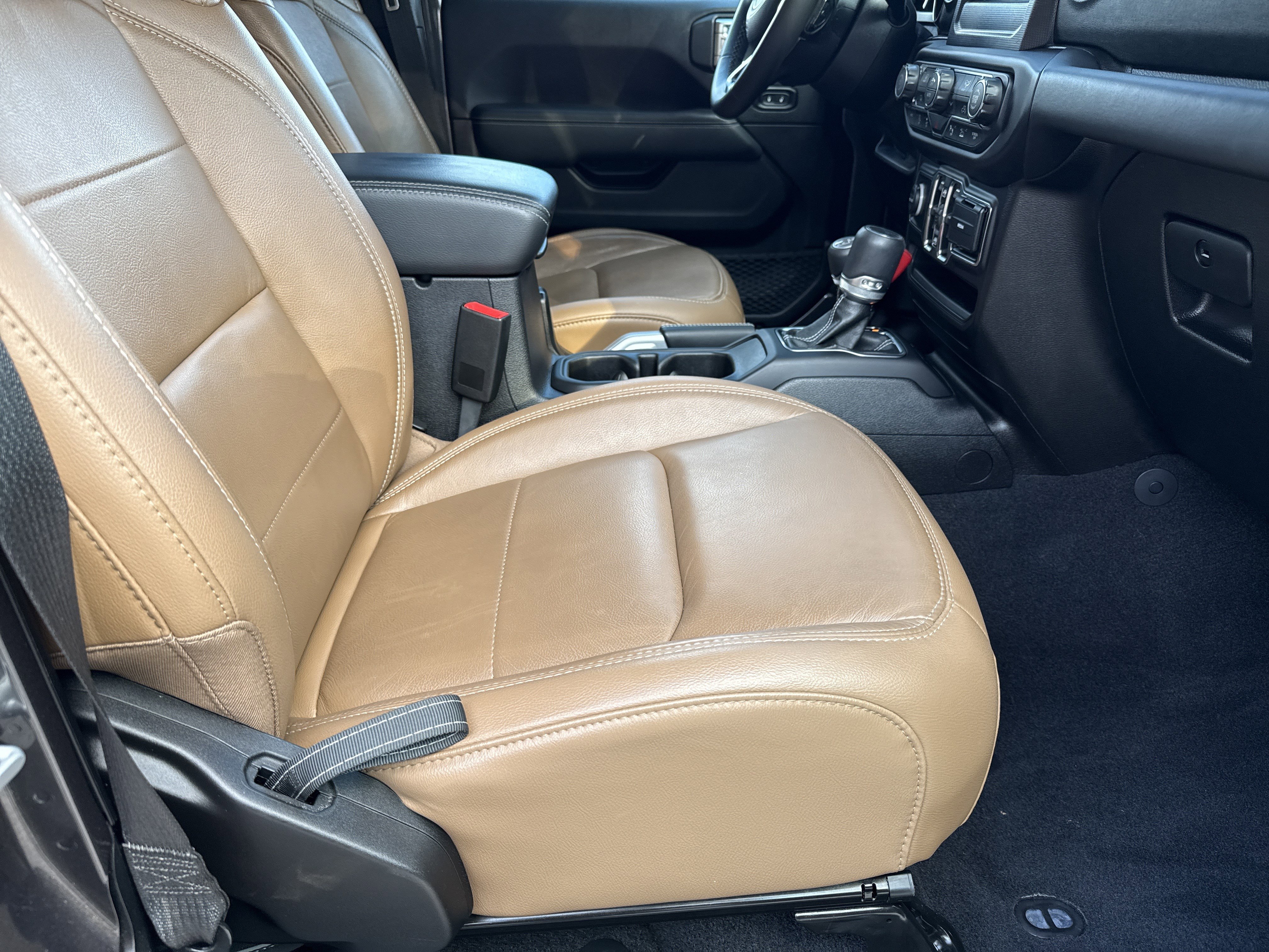 Used 2020 Jeep Gladiator Overland w/ Safety Group image 15