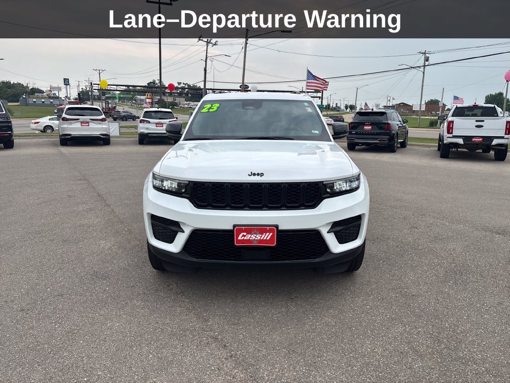 Used 2023 Jeep Grand Cherokee Altitude AWD/4WD image 10