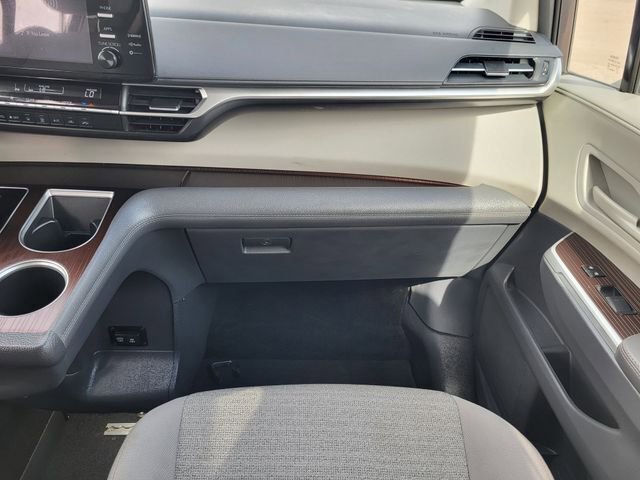 Used 2023 Toyota Sienna LE image 27