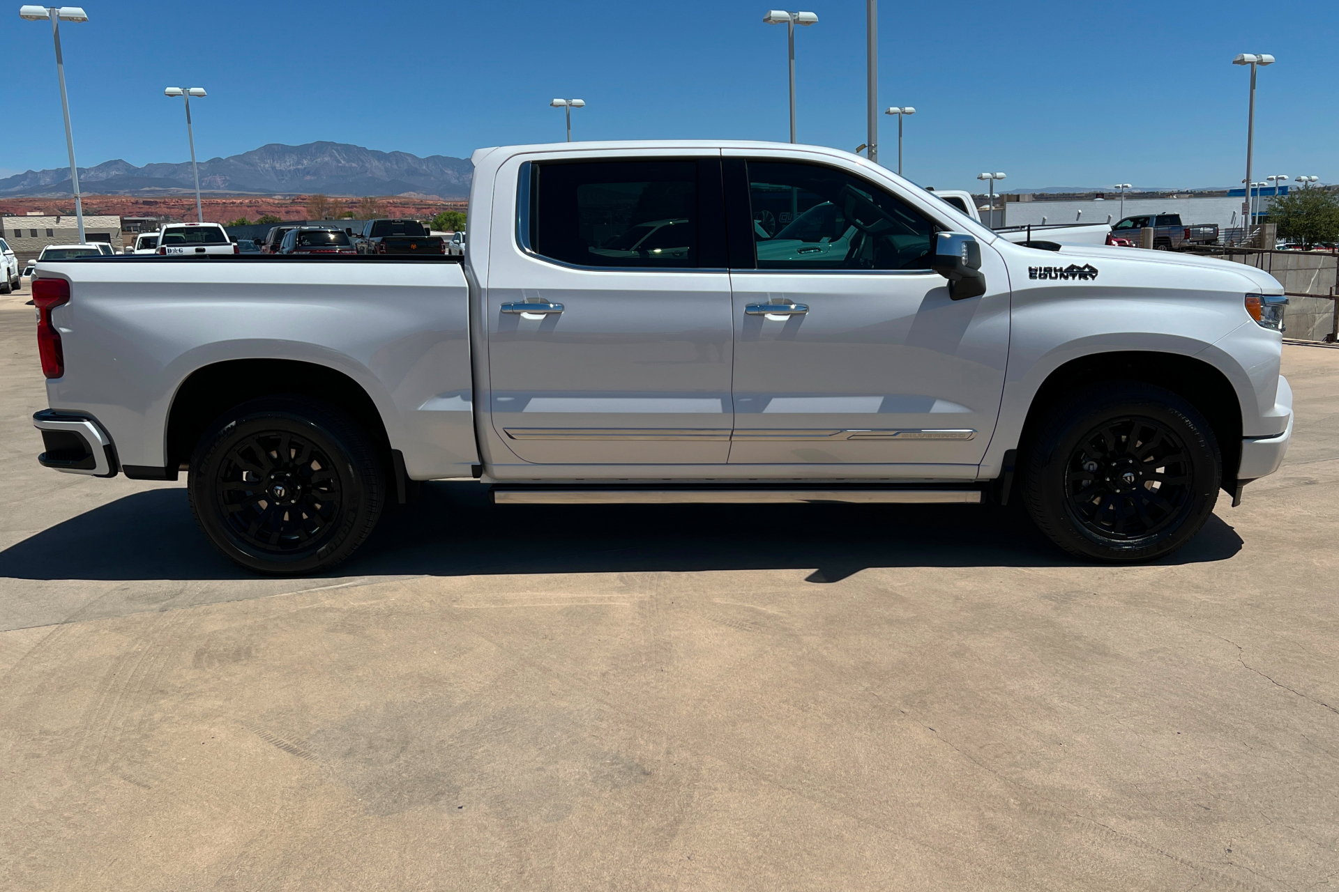 Used 2024 Chevrolet Silverado 1500 High Country w/ Technology Package AWD/4WD image 7