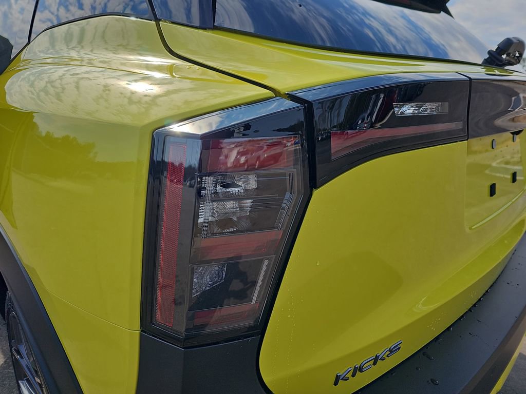 New 2026 Nissan Kicks SR w/ SR Premium Package FWD image 37