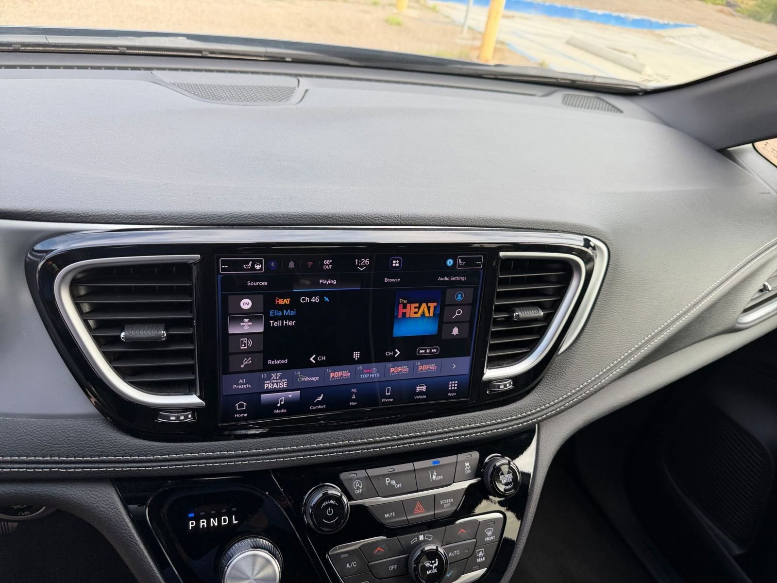 Used 2025 Chrysler Pacifica Limited image 21