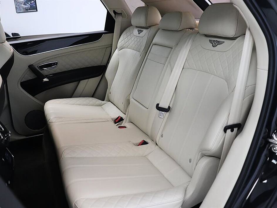 Used 2019 Bentley Bentayga AWD/4WD image 16