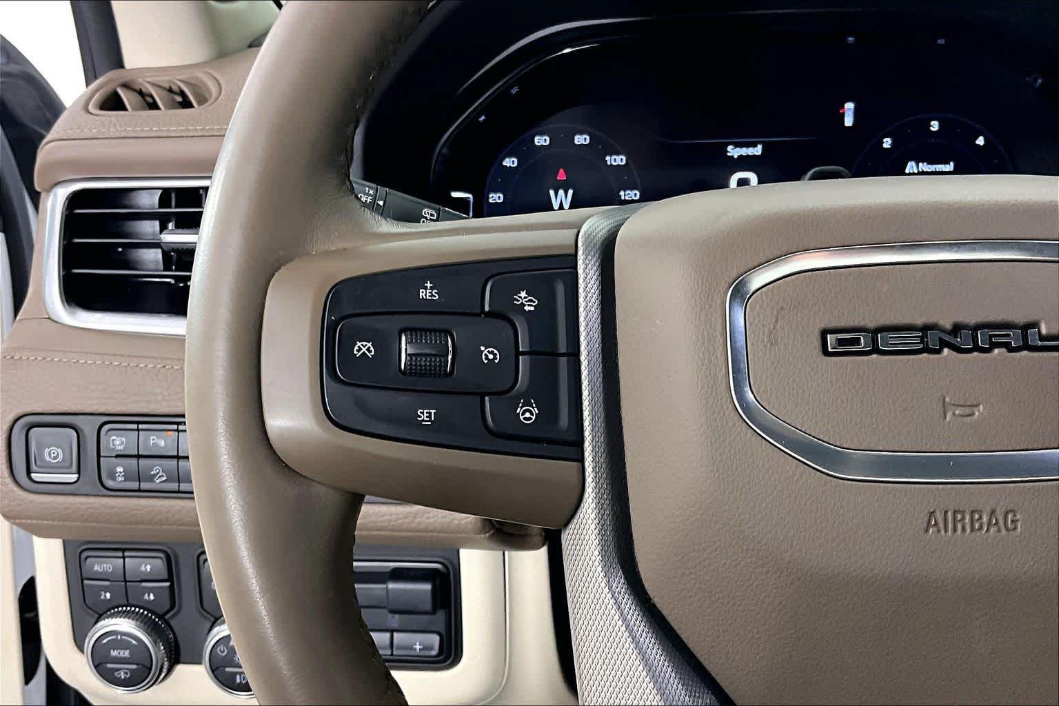 Used 2023 GMC Yukon Denali w/ Denali Reserve Package AWD/4WD image 23