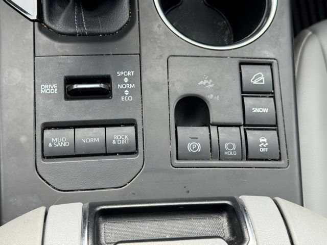 Used 2023 Toyota Highlander XLE AWD/4WD image 30