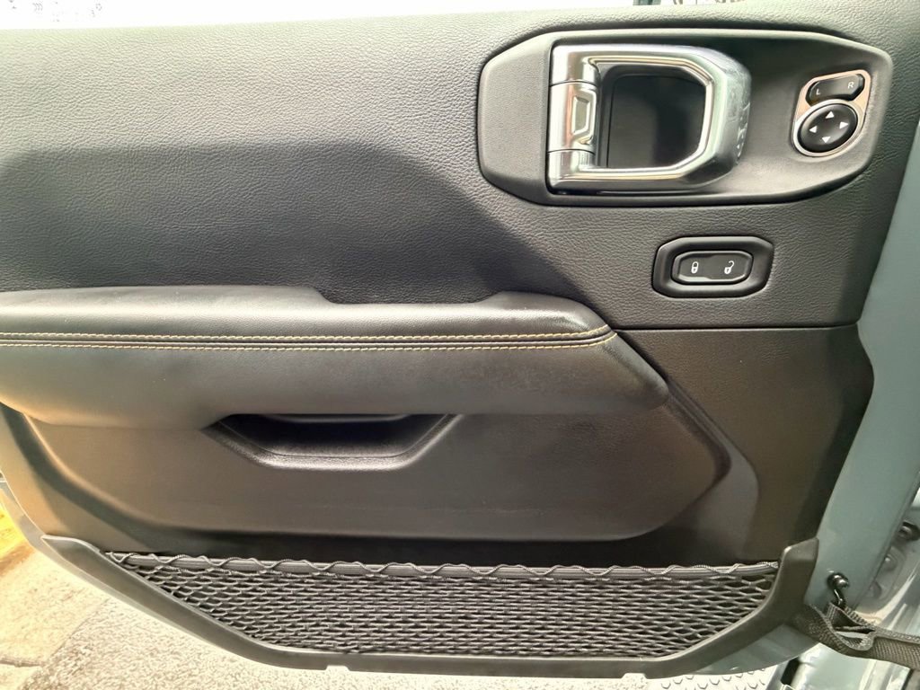 Used 2025 Jeep Wrangler Unlimited Sahara image 29