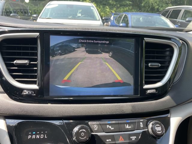 Used 2024 Chrysler Pacifica Touring-L FWD image 24