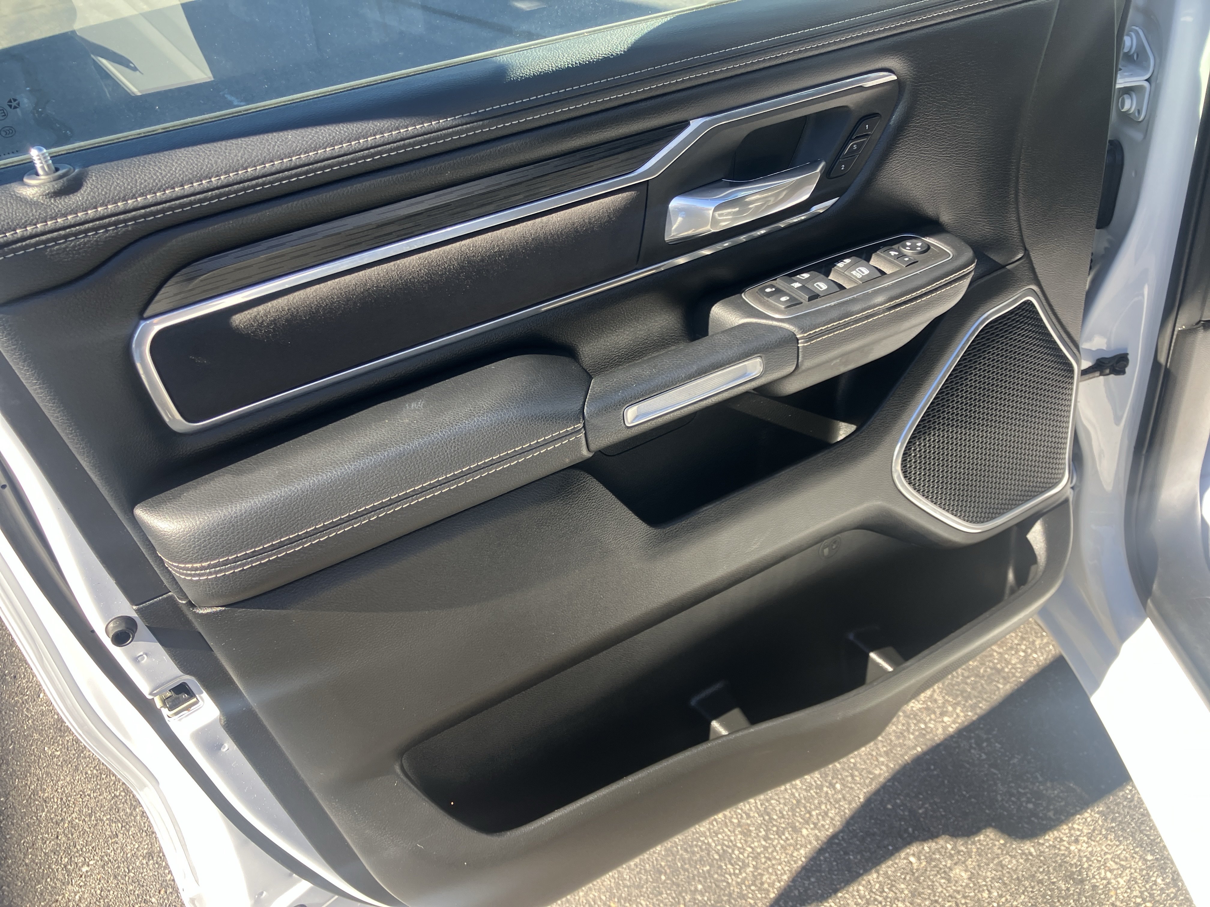 Used 2023 RAM 1500 Laramie AWD/4WD image 15