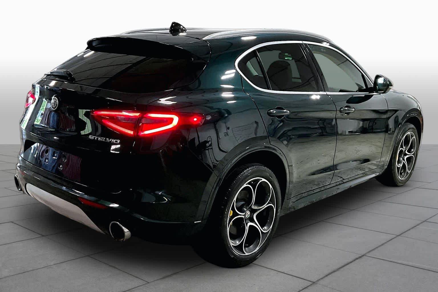 Used 2020 Alfa Romeo Stelvio Ti Lusso AWD/4WD image 13