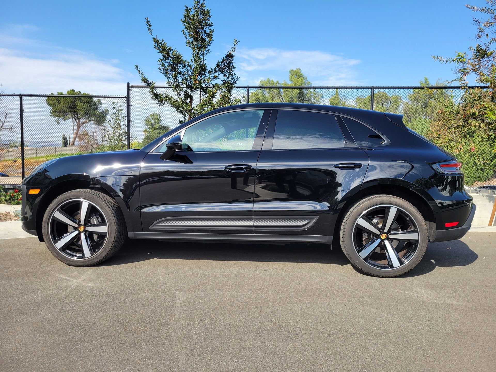 Used 2025 Porsche Macan image 2