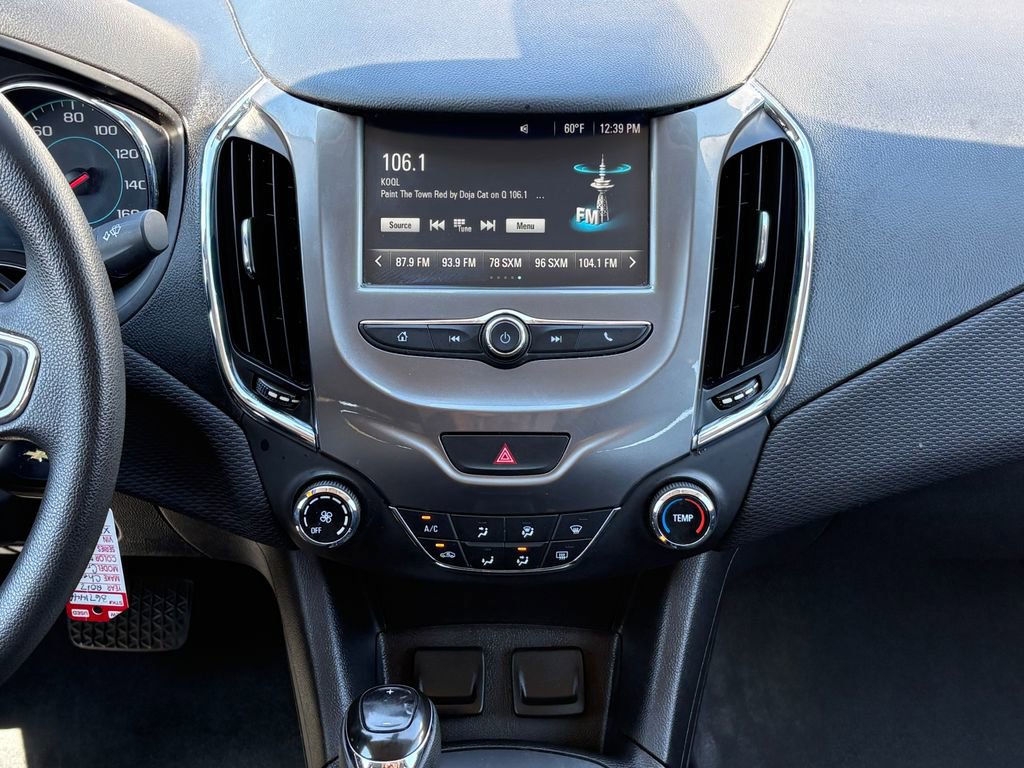 Used 2017 Chevrolet Cruze LT FWD image 21