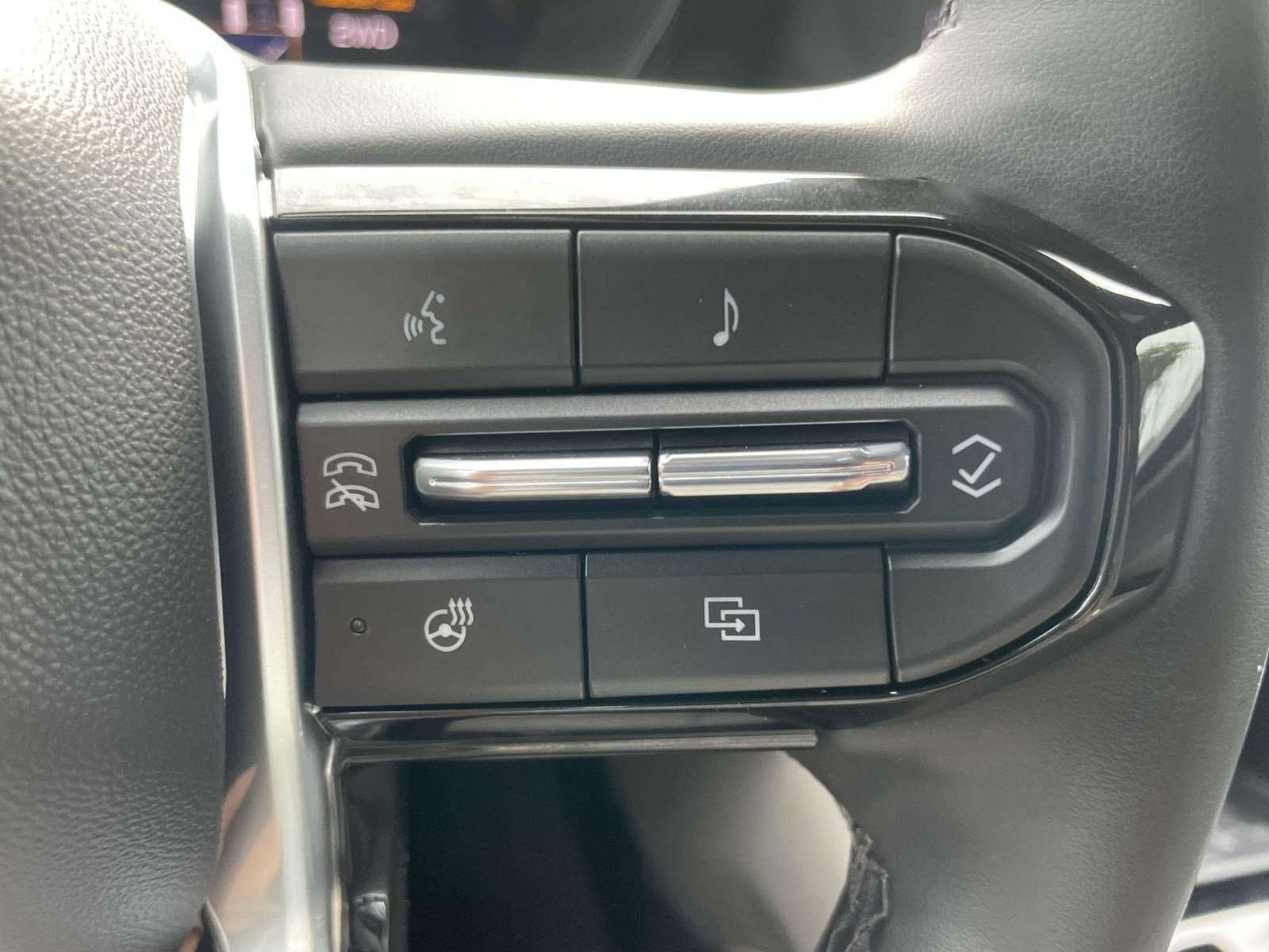 Used 2026 Chevrolet Colorado ZR2 w/ Technology Package AWD/4WD image 21