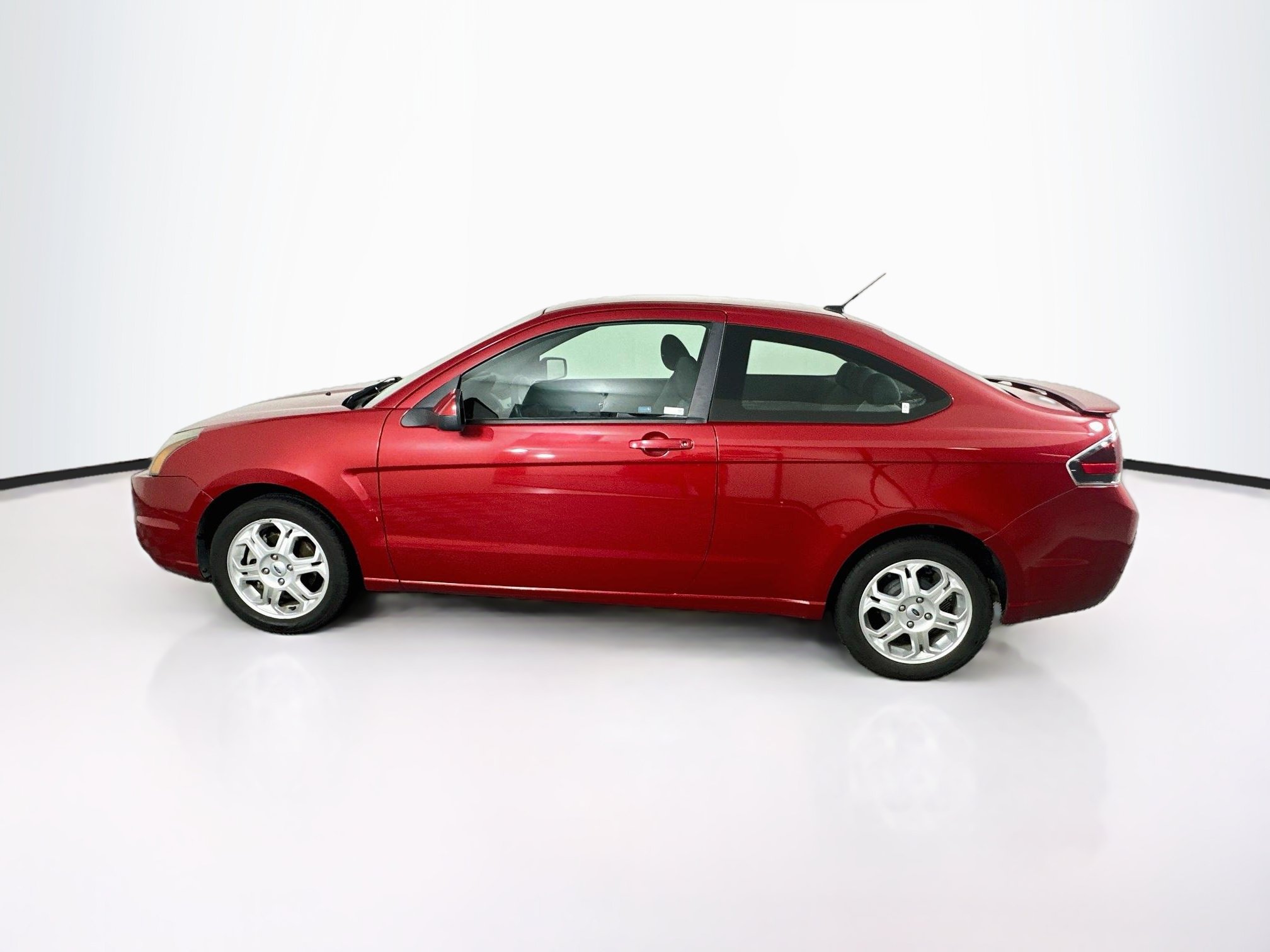 Used 2010 Ford Focus SE FWD image 4