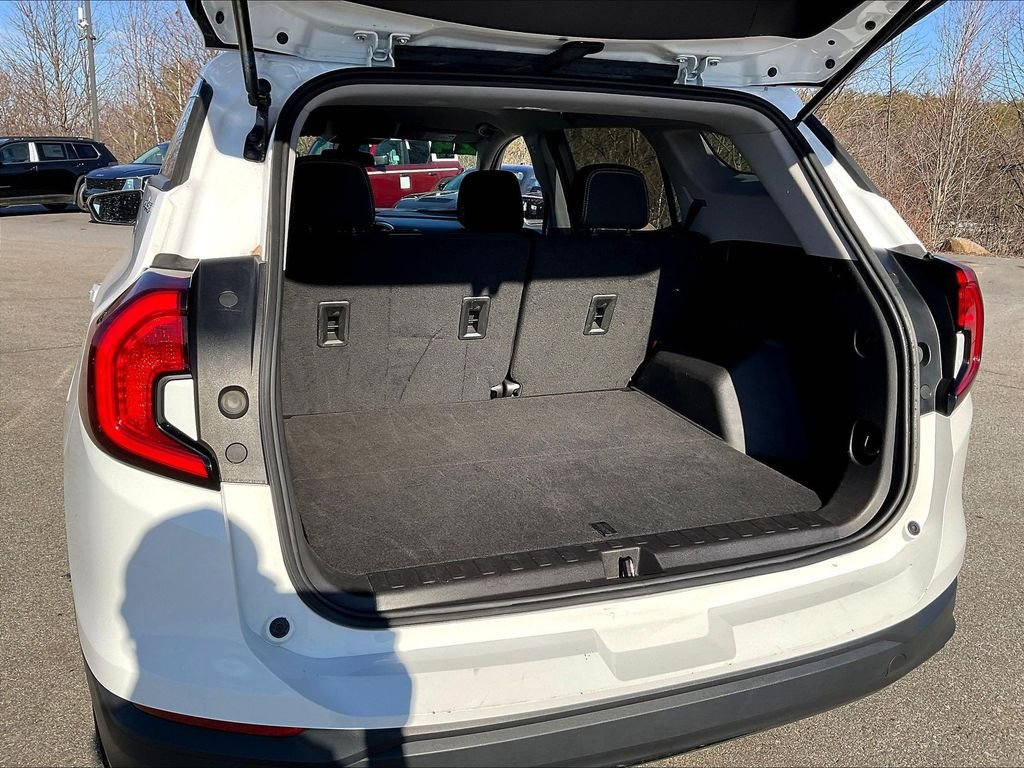 Used 2024 GMC Terrain SLE image 34