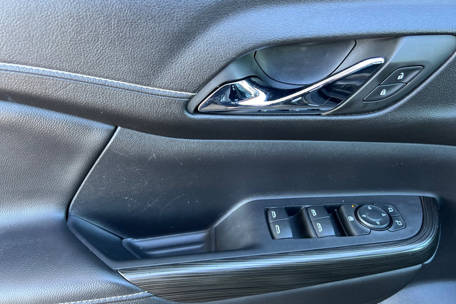 Used 2023 GMC Acadia SLT image 8