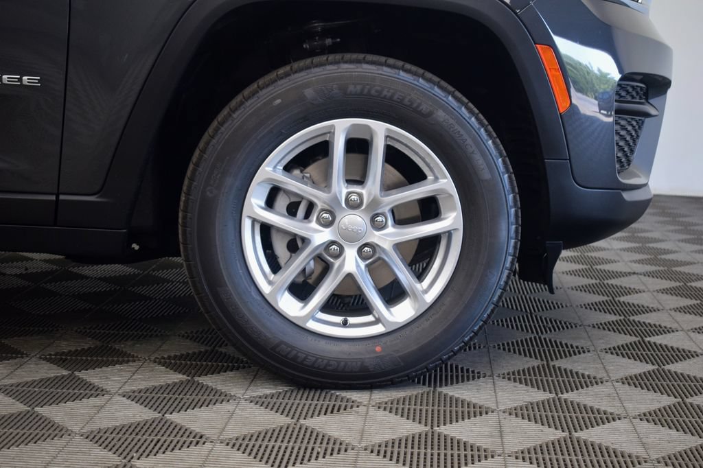 New 2026 Jeep Grand Cherokee Laredo AWD/4WD image 6