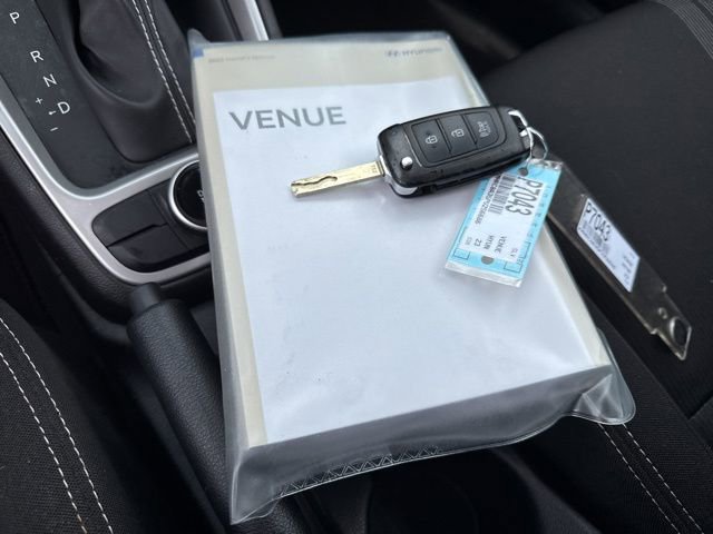 Certified 2023 Hyundai Venue SEL image 38
