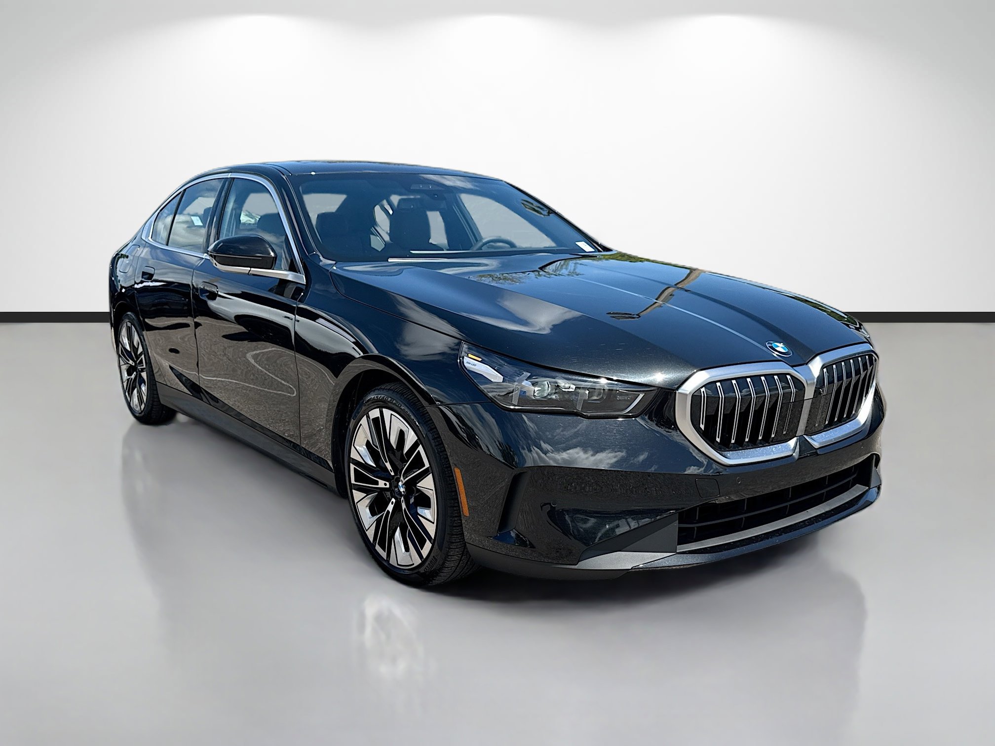 Used 2026 BMW 540i xDrive image 1