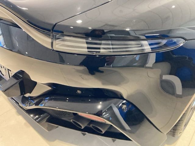 Used 2023 Aston Martin V8 Vantage Roadster image 15