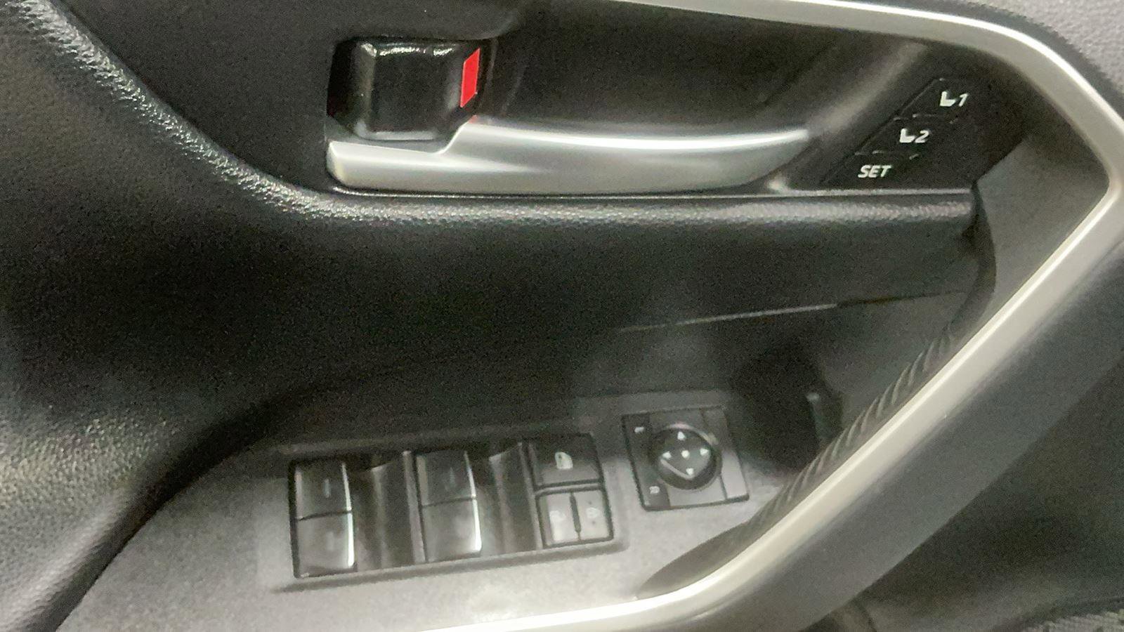 Used 2025 Toyota RAV4 XSE w/ Advanced Technology Package image 10