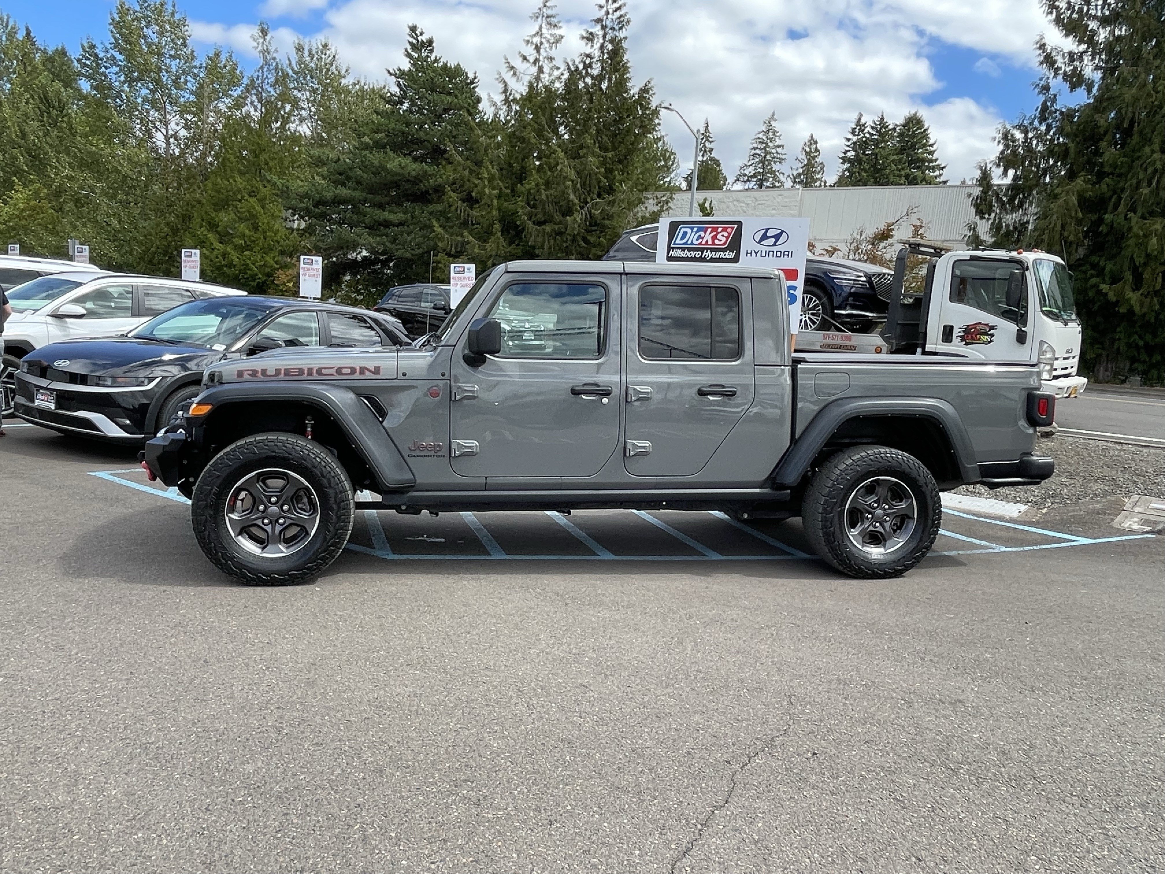 Used 2022 Jeep Gladiator Rubicon w/ Trailer Tow Package AWD/4WD image 2