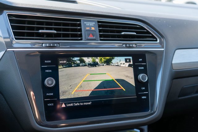 Used 2021 Volkswagen Tiguan SE image 28