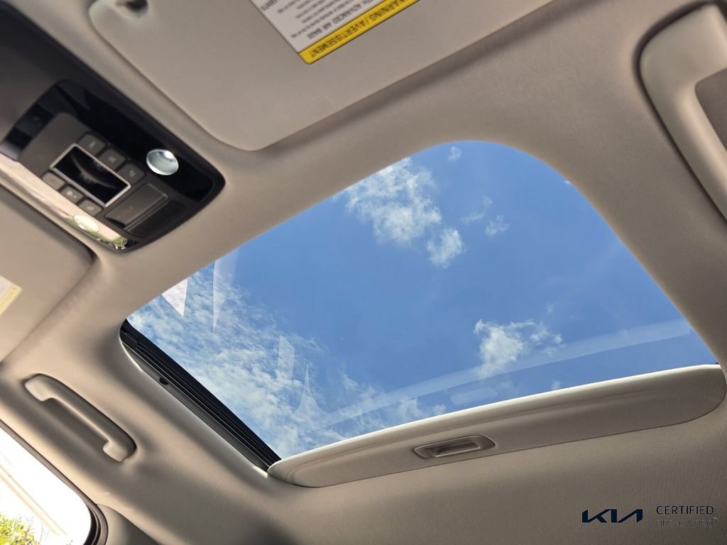 Certified 2022 Kia Carnival SX Prestige FWD image 22