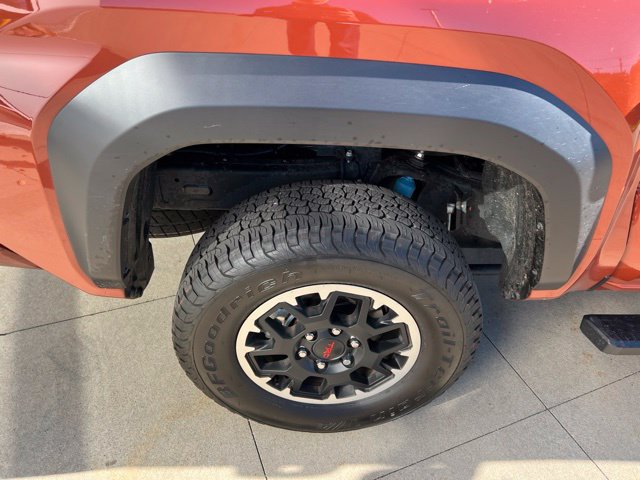 Used 2025 Toyota Tacoma TRD Off-Road AWD/4WD image 15