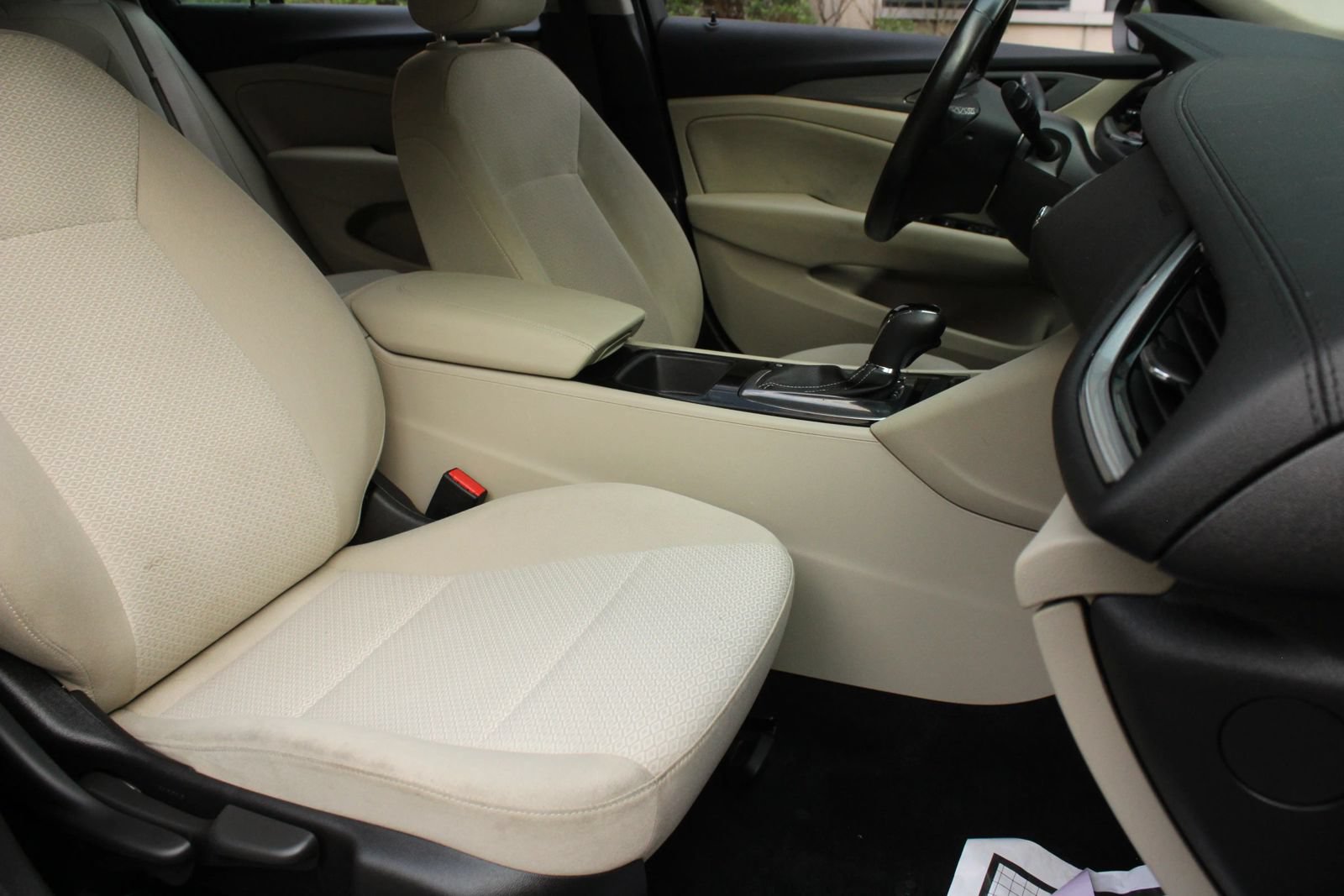 Used 2018 Buick Regal Preferred w/ Sights and Sounds Package FWD image 29