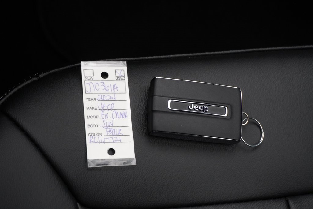 Used 2024 Jeep Grand Cherokee Limited w/ Black Appearance Package image 30