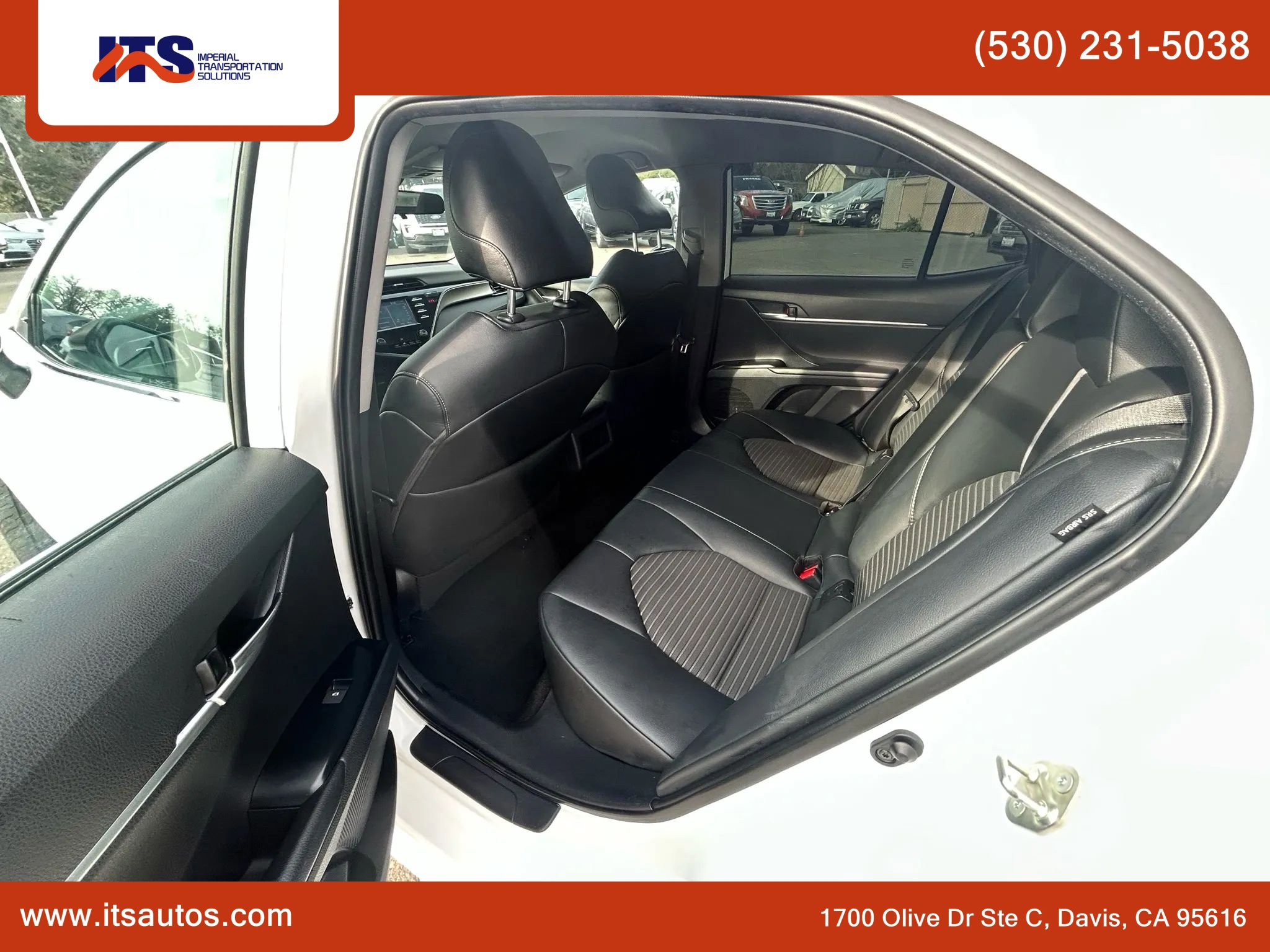 Used 2019 Toyota Camry SE w/ Carpet Mat Package image 11