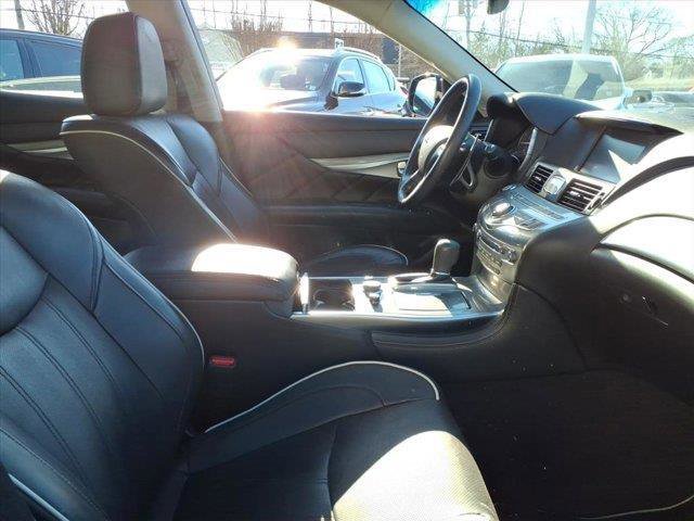 Used 2018 INFINITI Q70 Luxe image 33