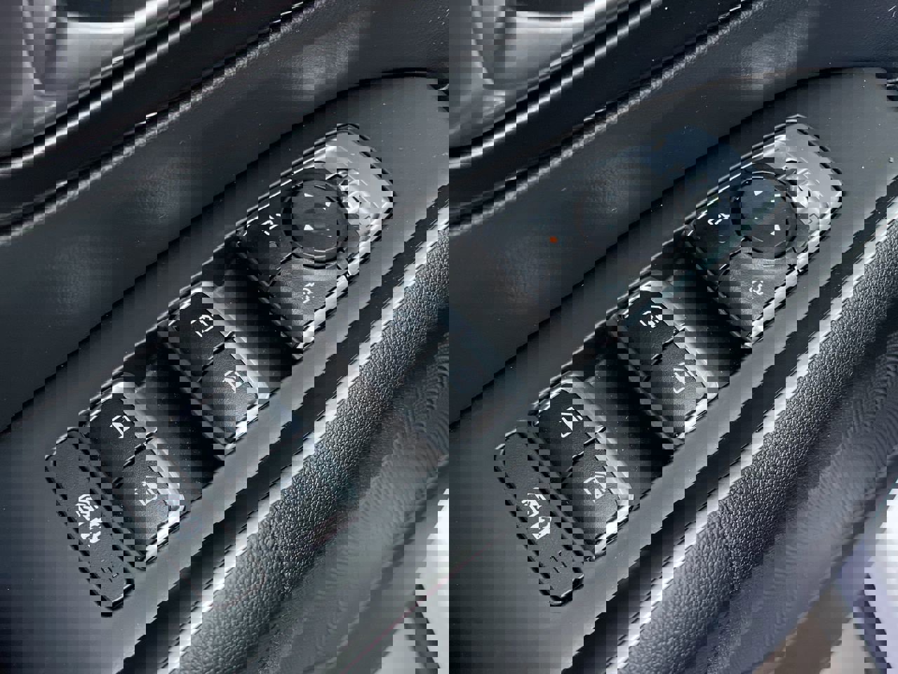 Certified 2025 Kia Sorento LX image 18