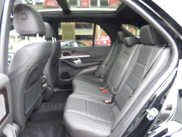 Used 2025 Mercedes-Benz GLE 450e 4MATIC w/ Driver Assistance Package image 22